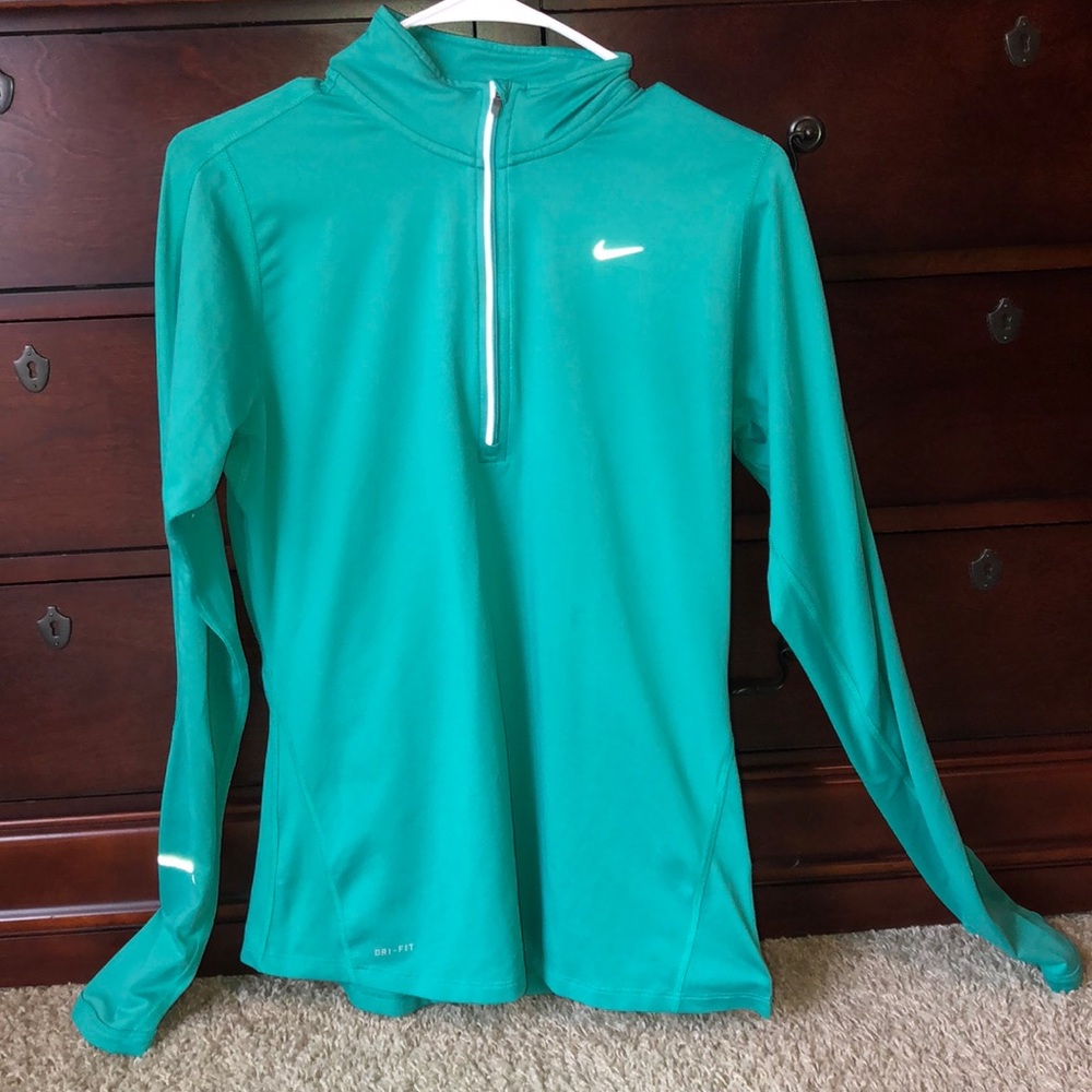 Women’s Nike workout pullover